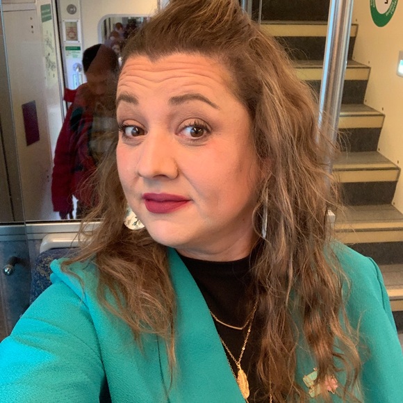 Meet your Posher, Erin - Picture 2 of 3